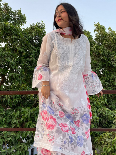 House of Oudh Hand Embroidered  Lucknowi Chikankari Cotton White Red/ Printed Full Suit With (Blue Dupatta) - houseofoudh.in